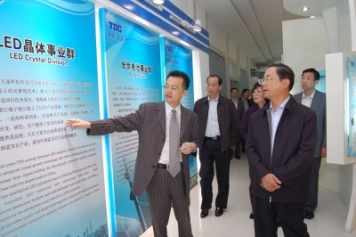 2011年，國家商務(wù)部副部長蔣耀平視察天通
